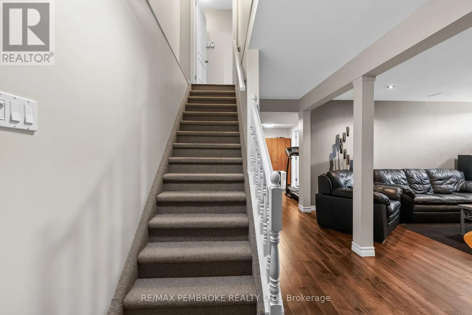 9 HERON DRIVE