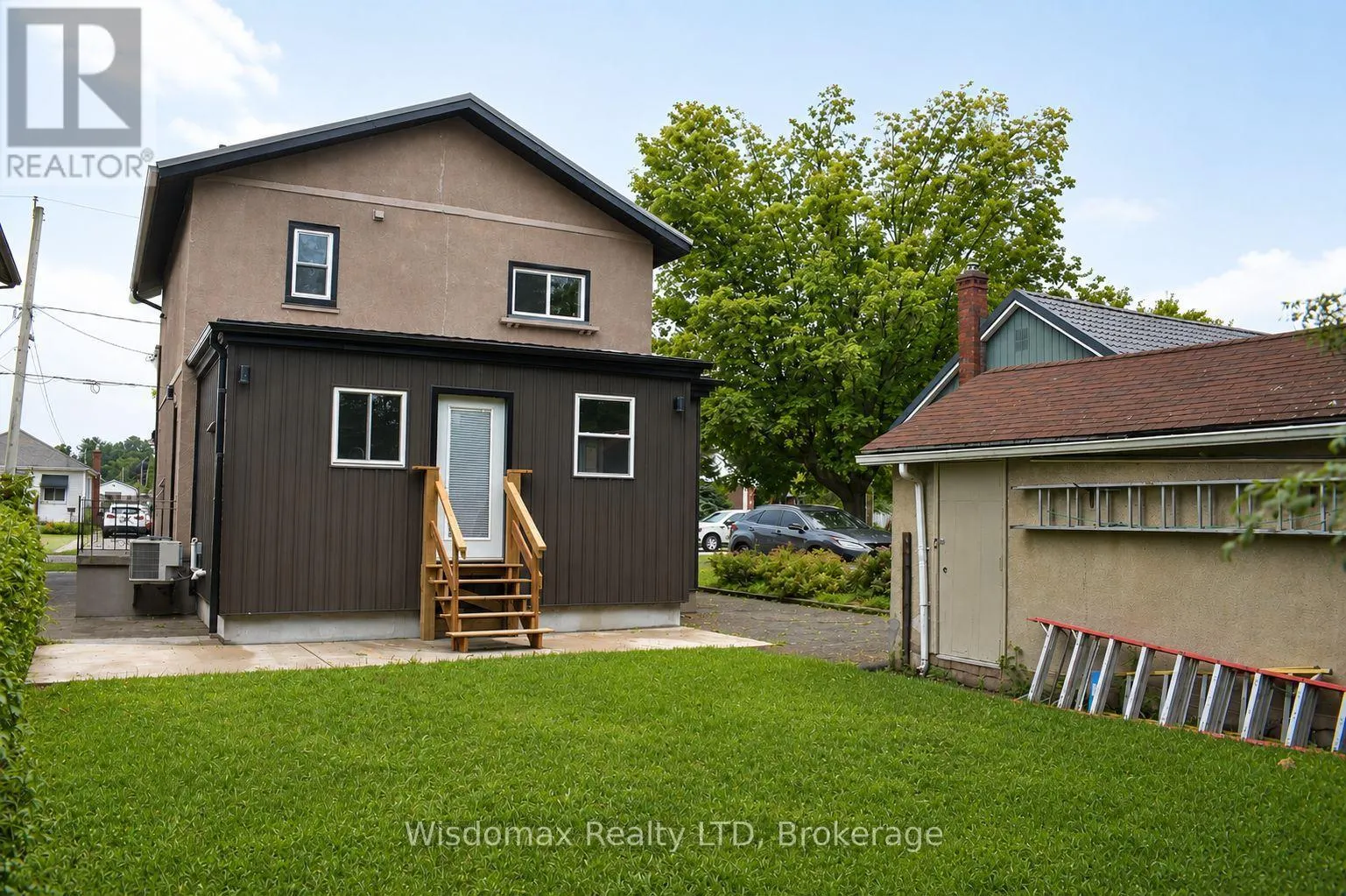 110 QUEEN STREET S
