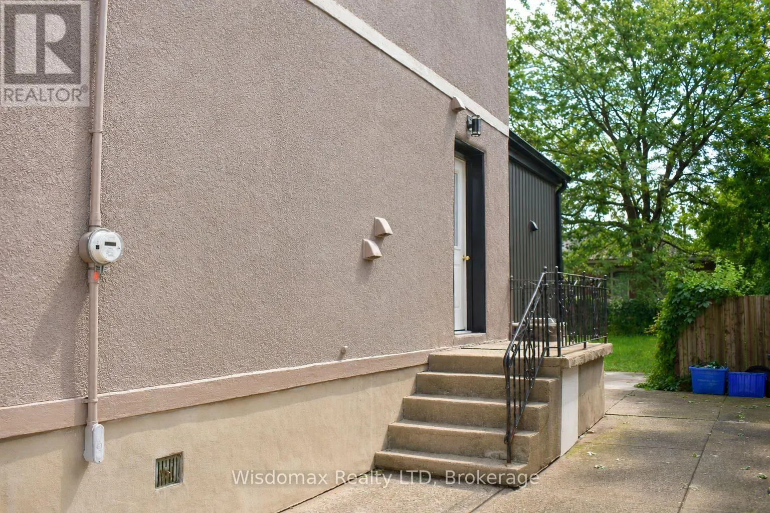 110 QUEEN STREET S