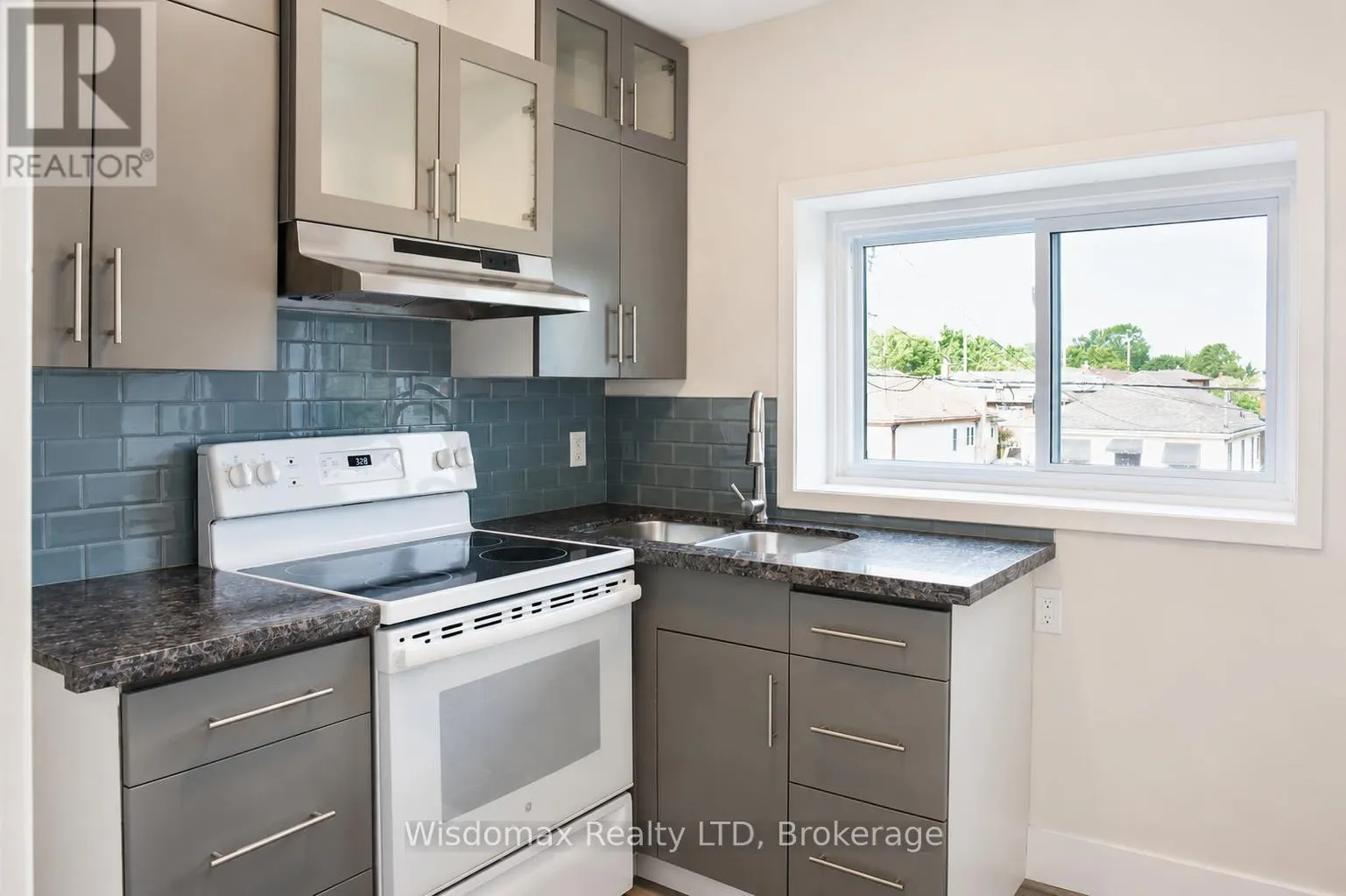 110 QUEEN STREET S