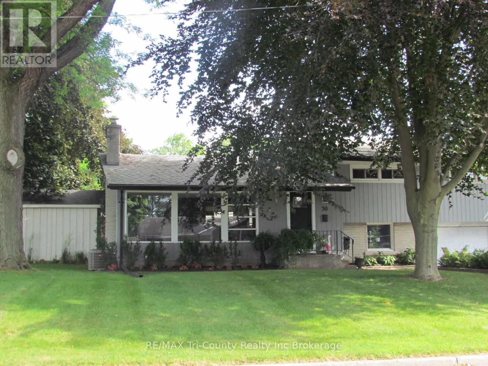 30 FAIRFIELD CRESCENT