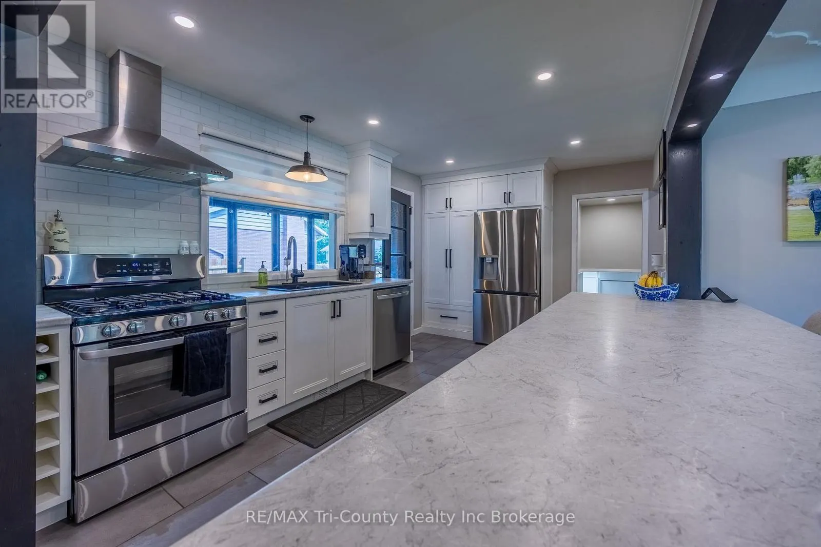 30 FAIRFIELD CRESCENT