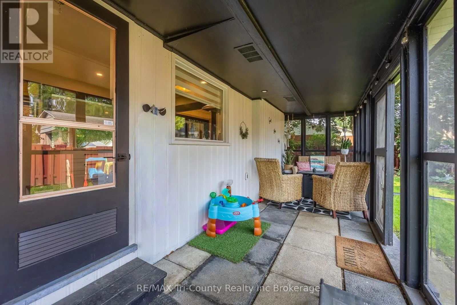 30 FAIRFIELD CRESCENT