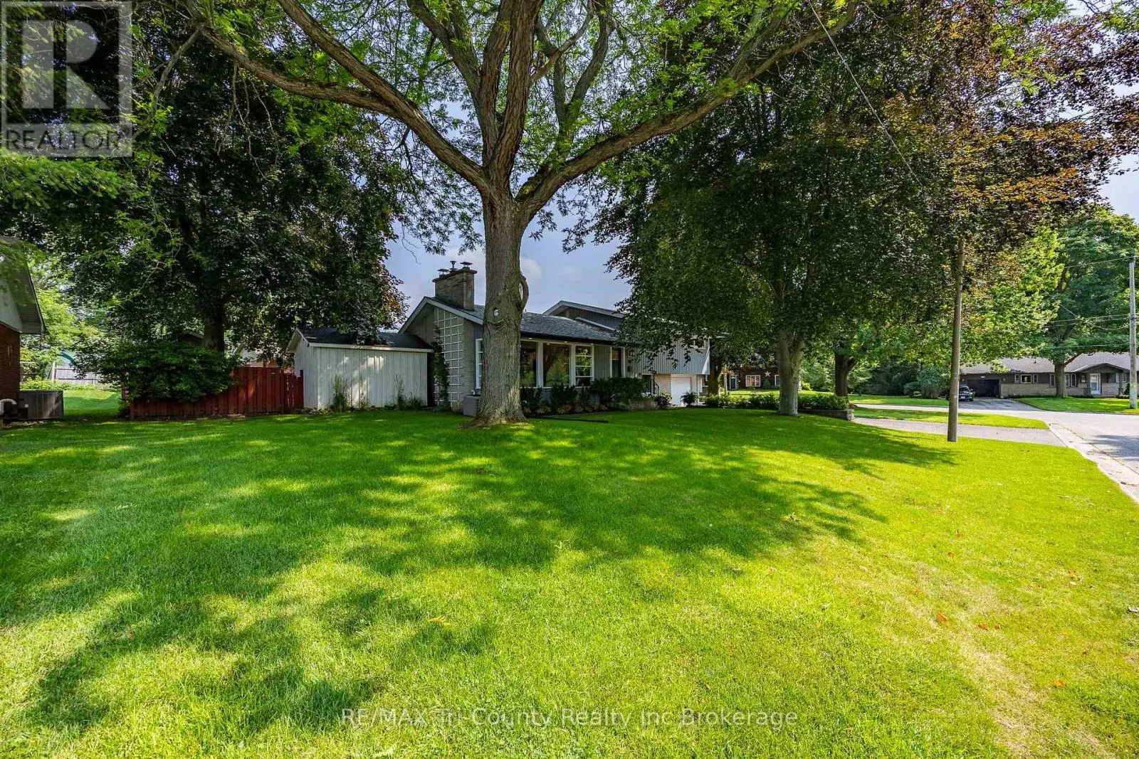 30 FAIRFIELD CRESCENT