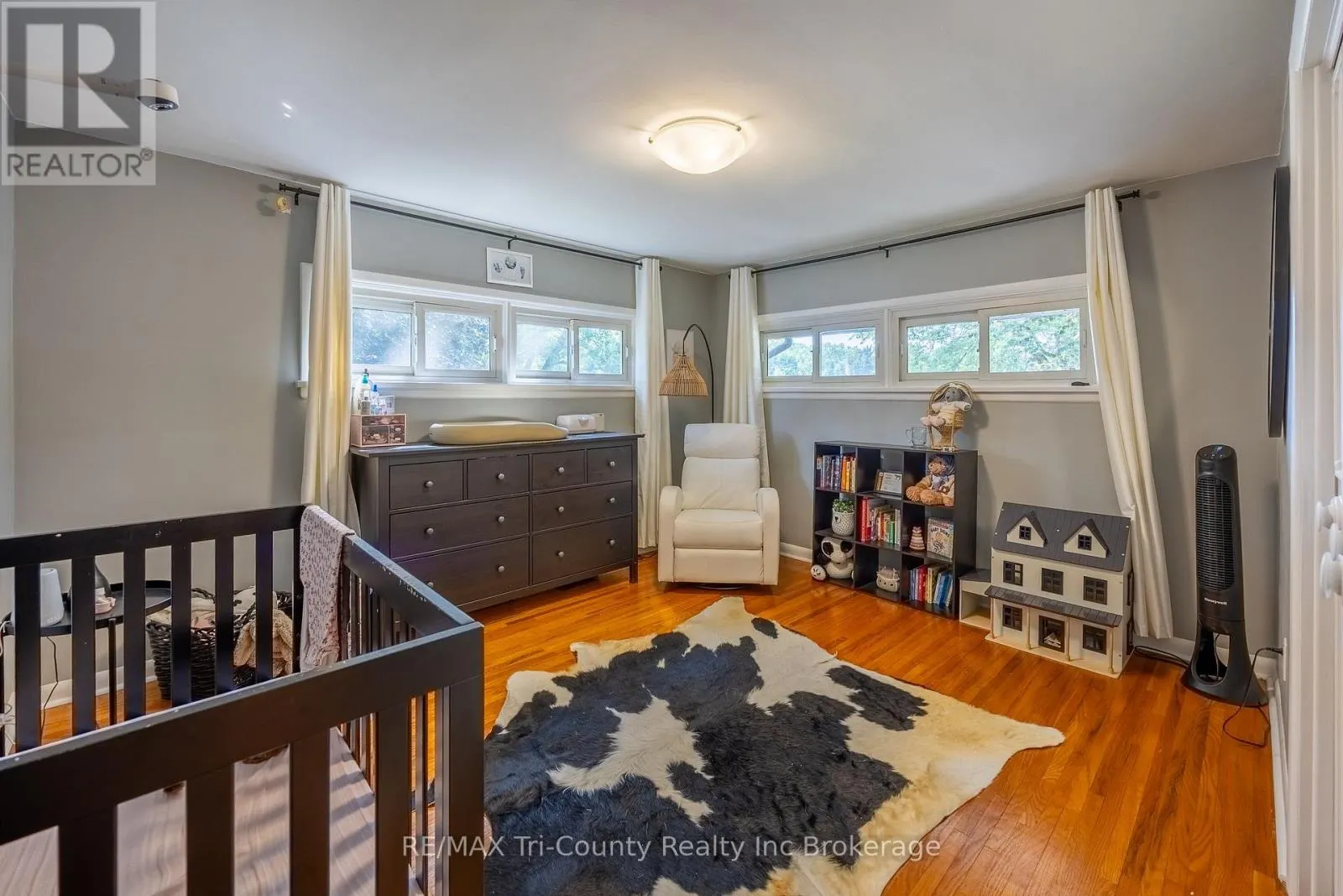 30 FAIRFIELD CRESCENT