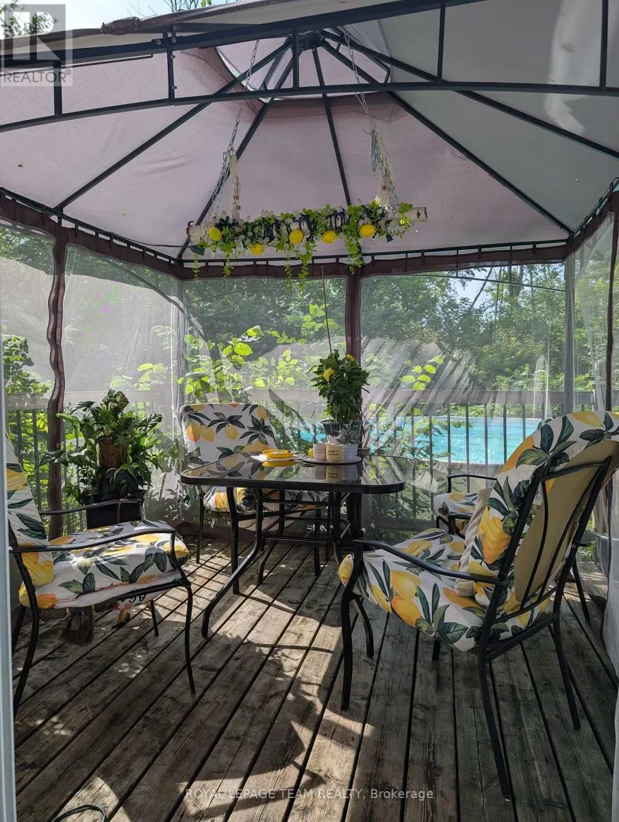 4 BLACK WALNUT ROAD