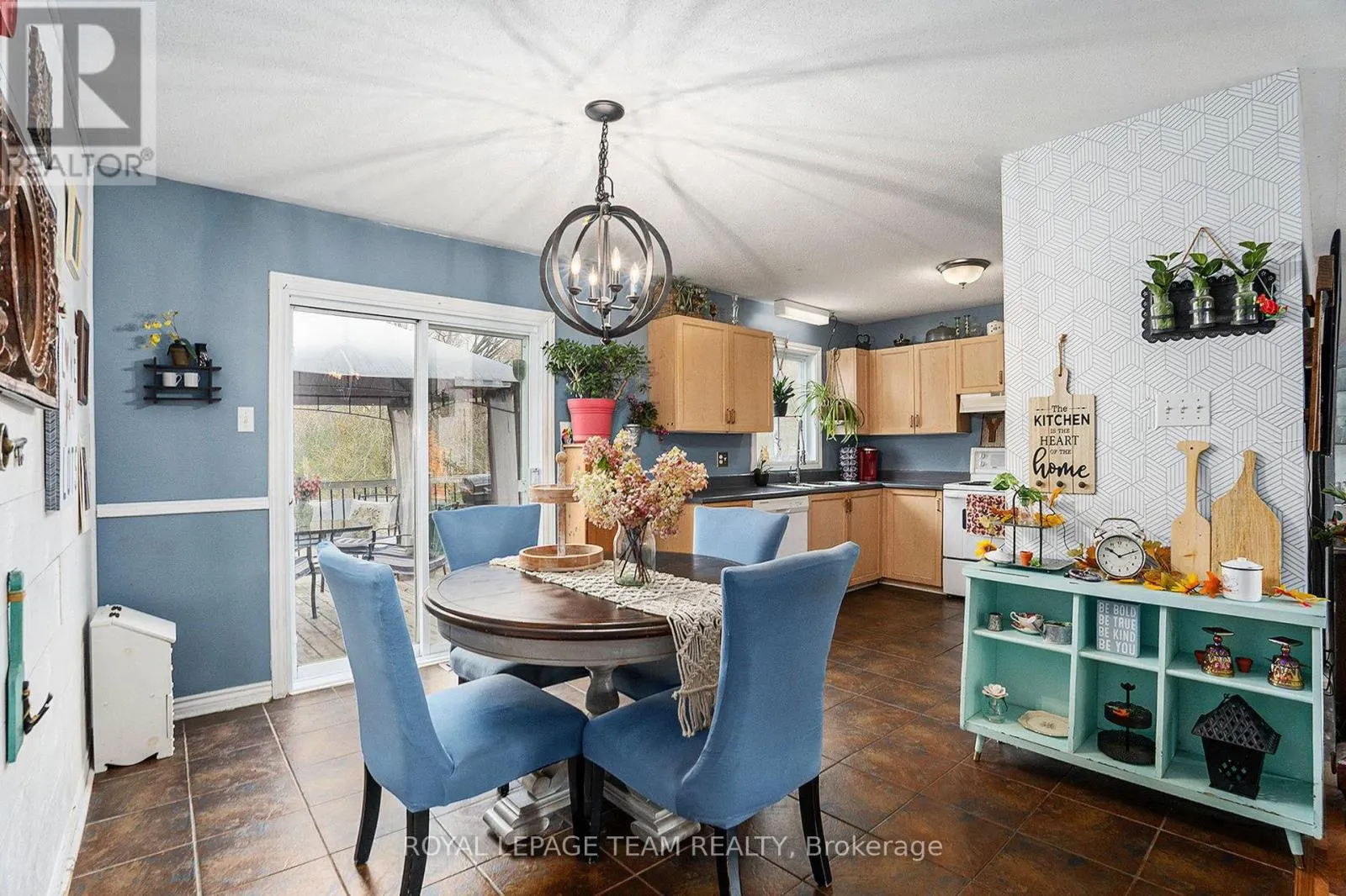 4 BLACK WALNUT ROAD