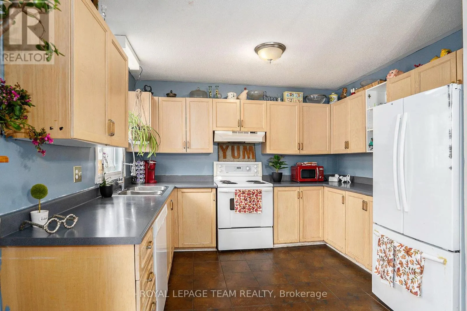 4 BLACK WALNUT ROAD