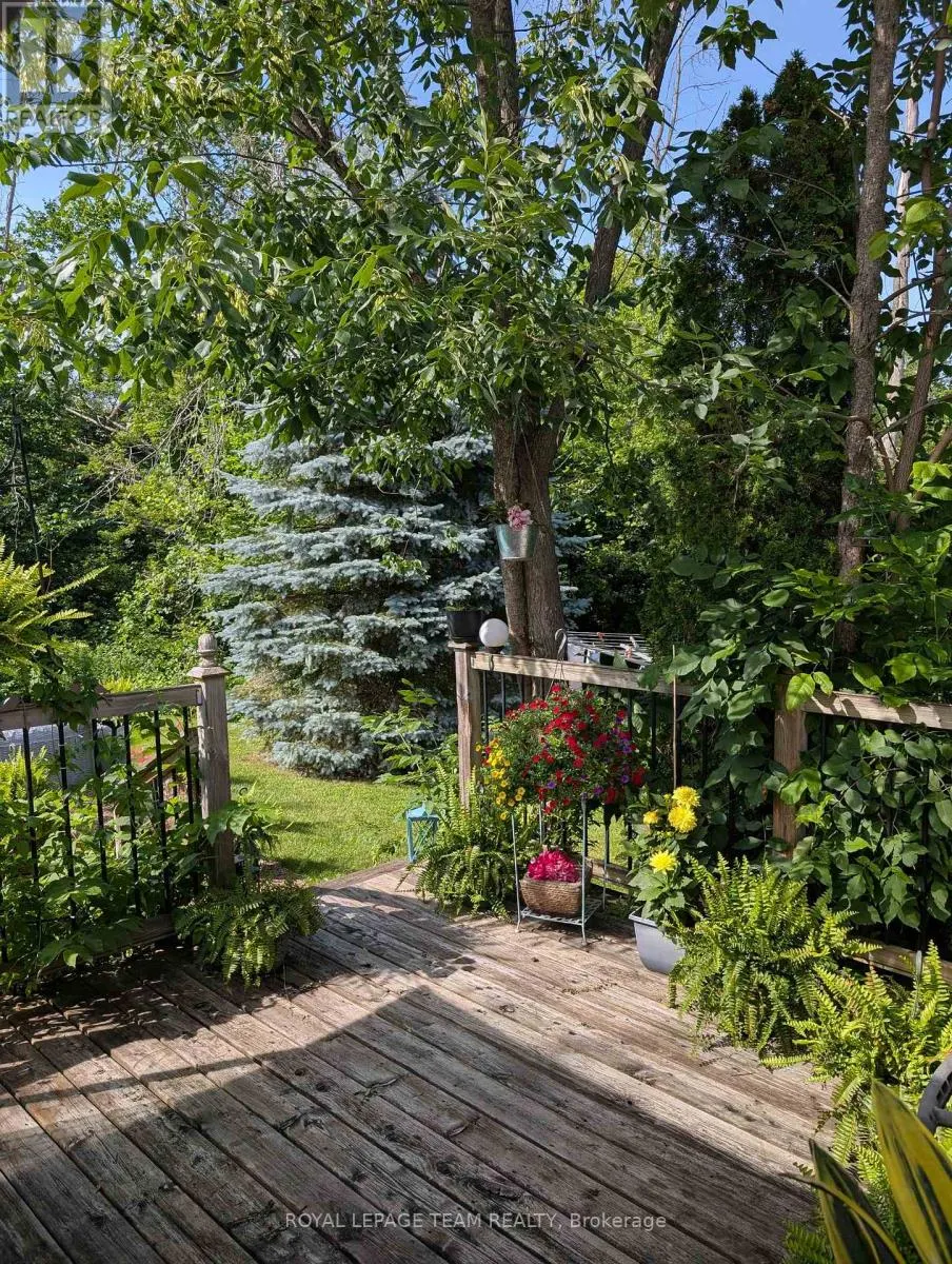4 BLACK WALNUT ROAD