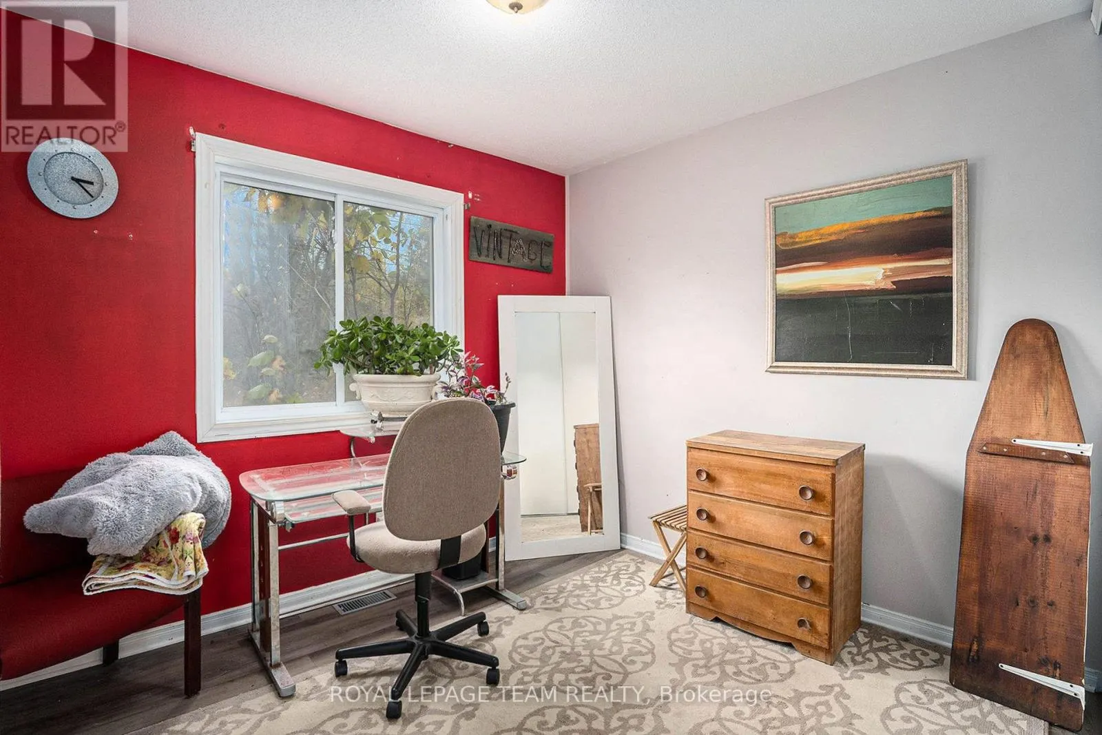 4 BLACK WALNUT ROAD