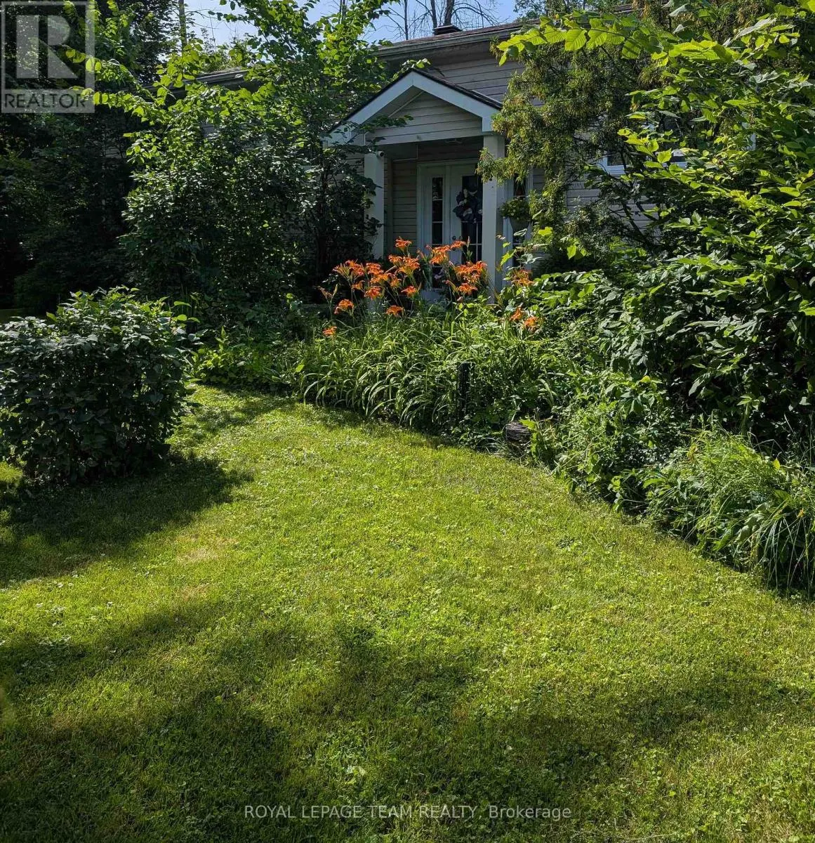 4 BLACK WALNUT ROAD