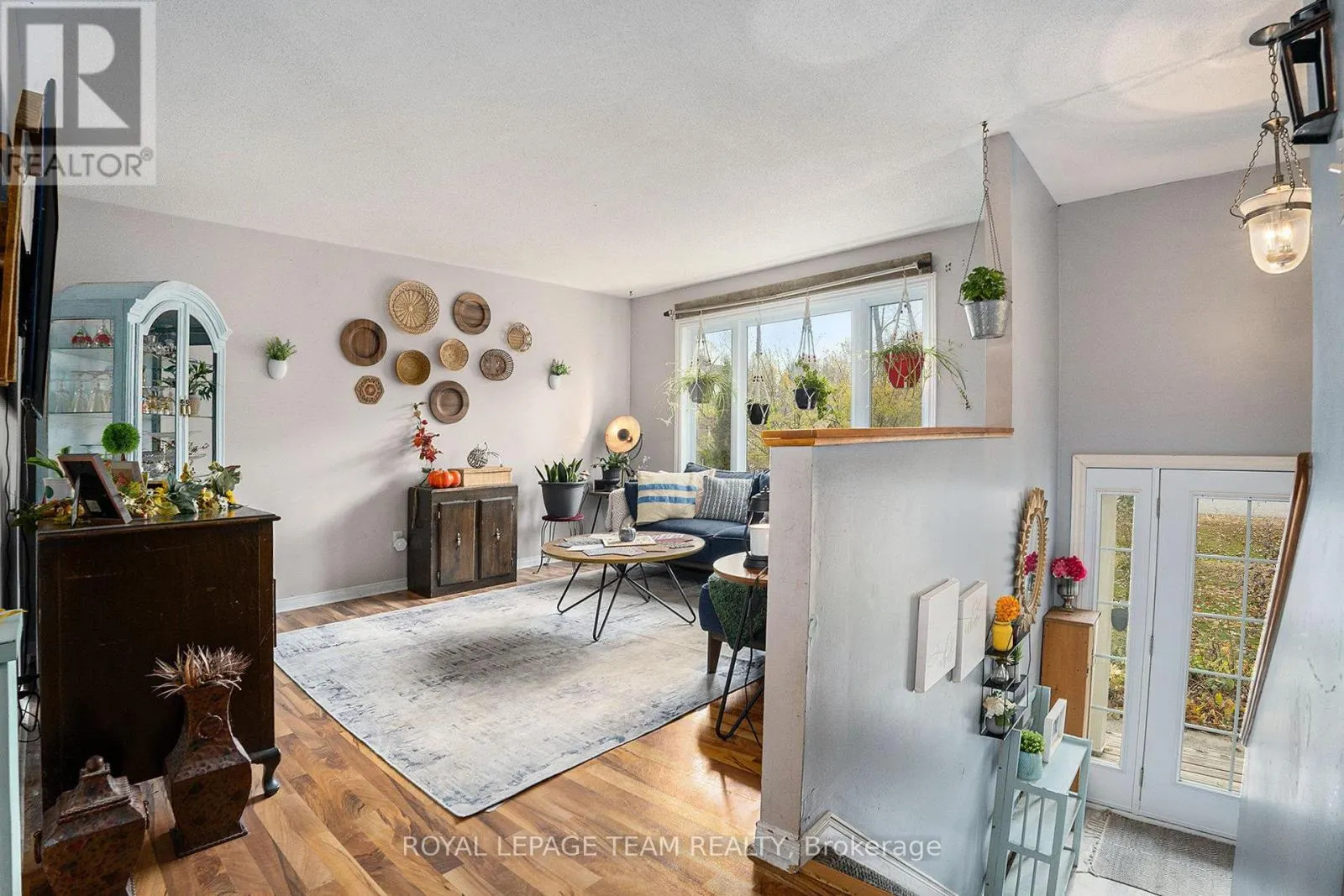4 BLACK WALNUT ROAD