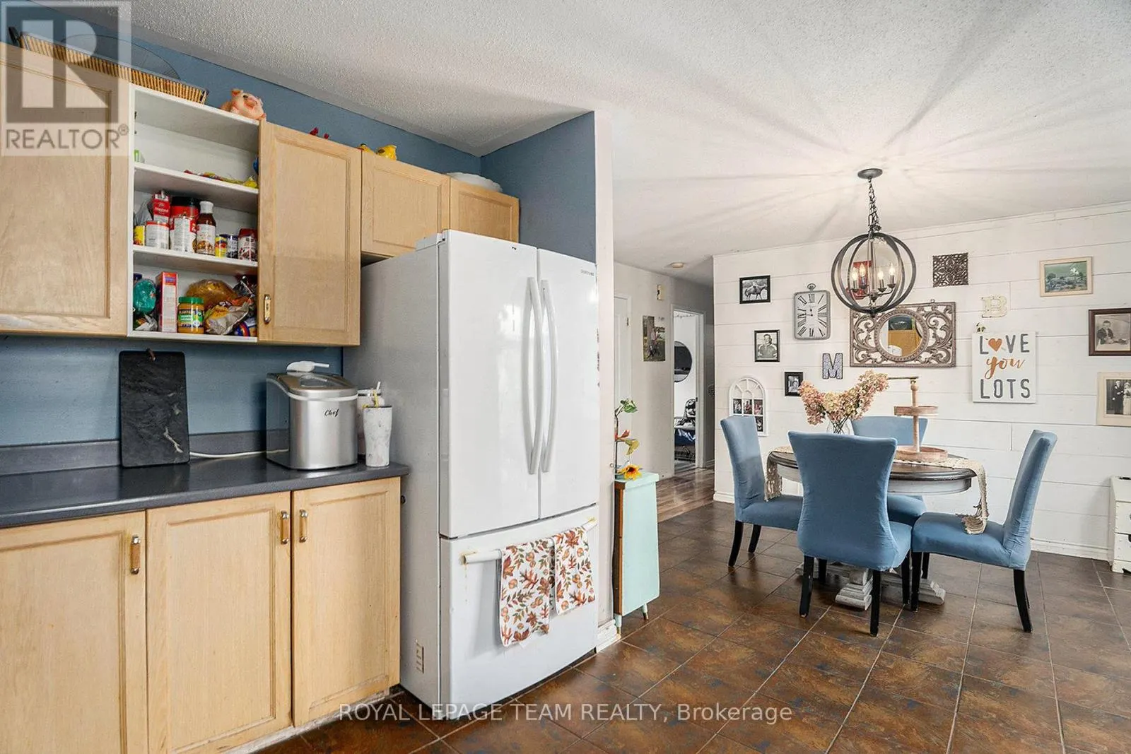 4 BLACK WALNUT ROAD