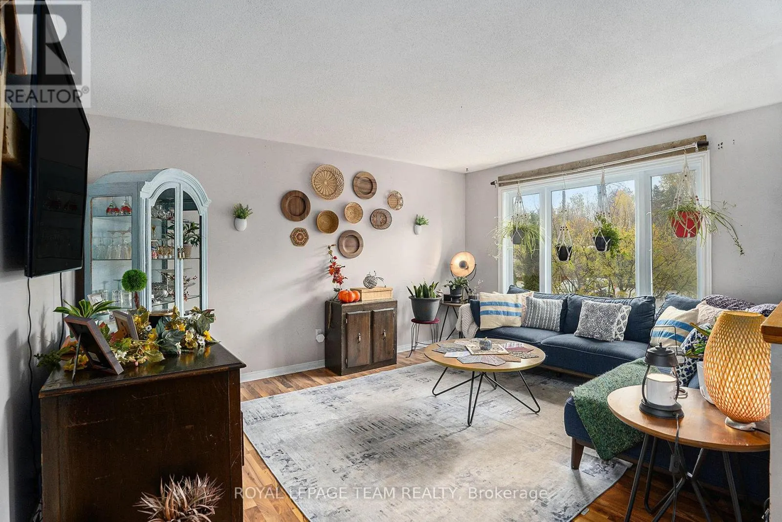 4 BLACK WALNUT ROAD