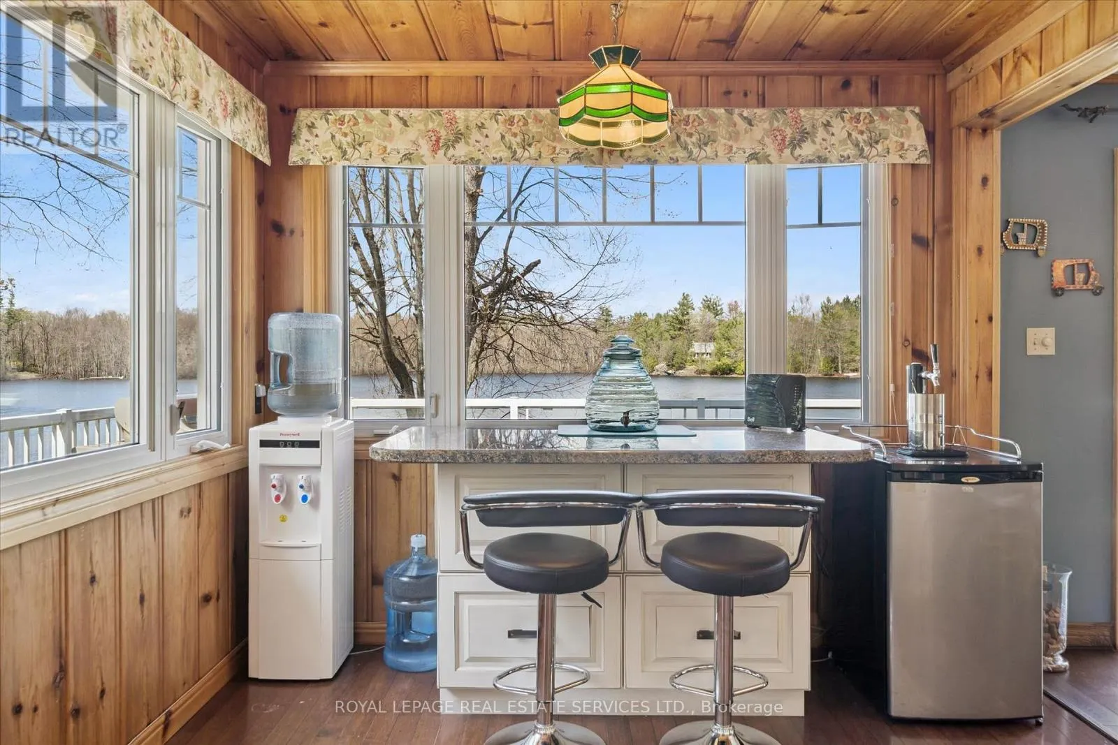 1383 MOON RIVER ROAD