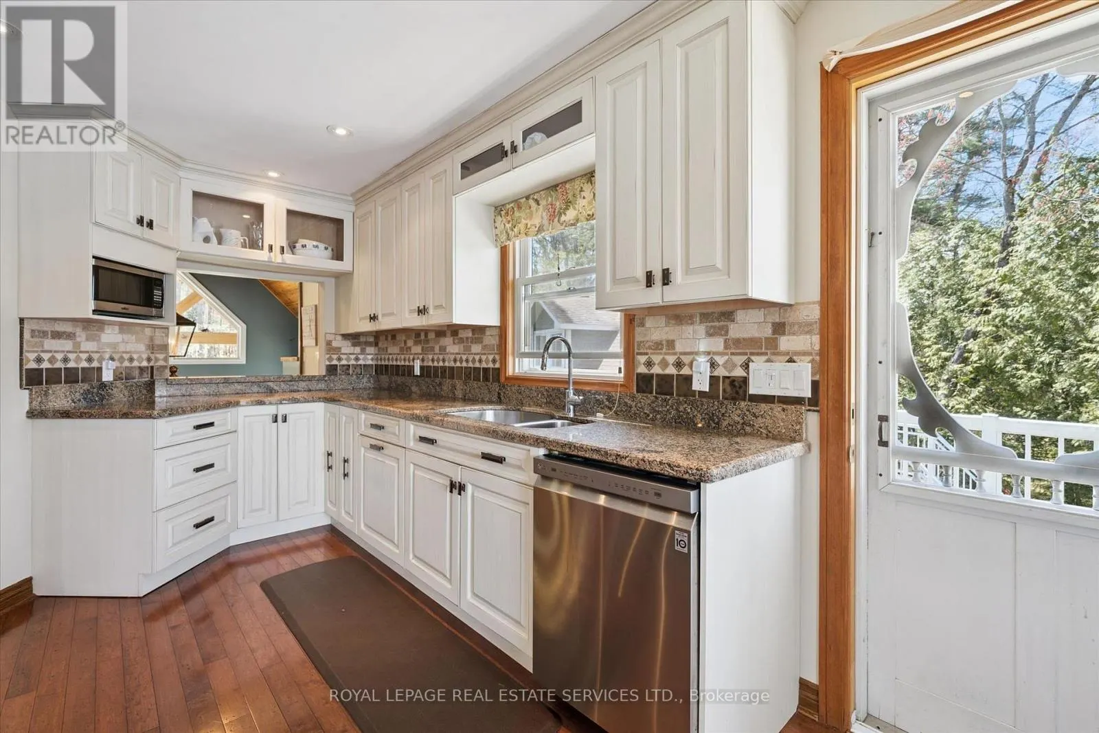 1383 MOON RIVER ROAD