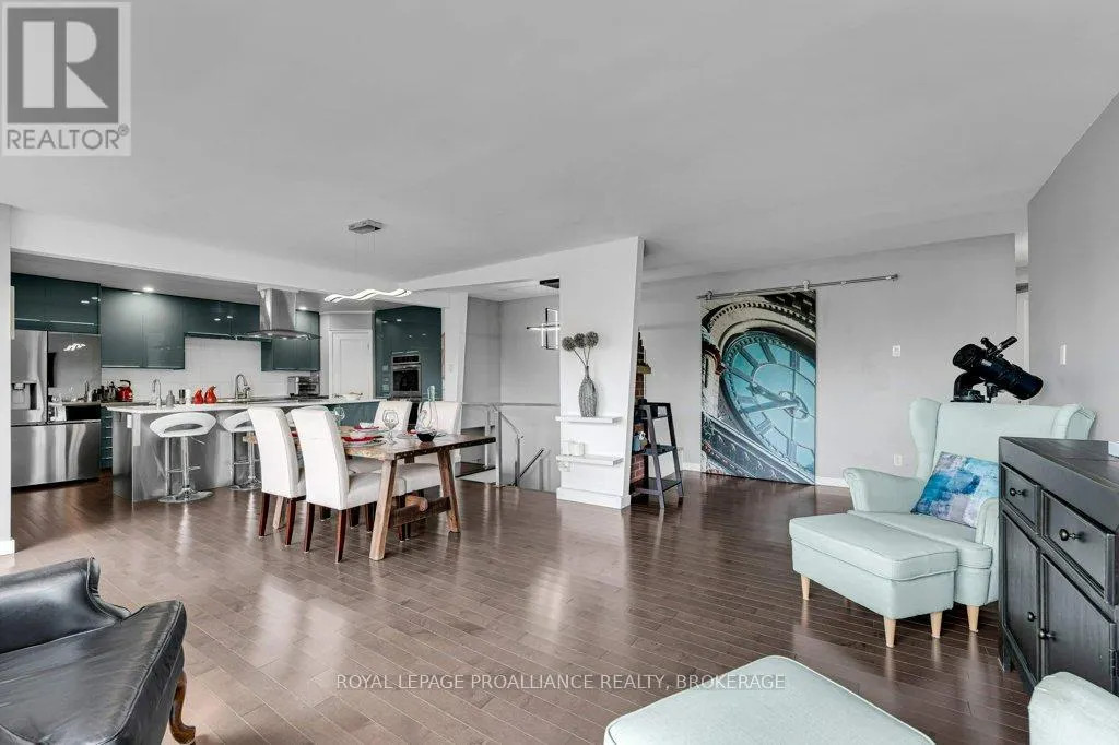 25 WILLOWBANK ROAD E