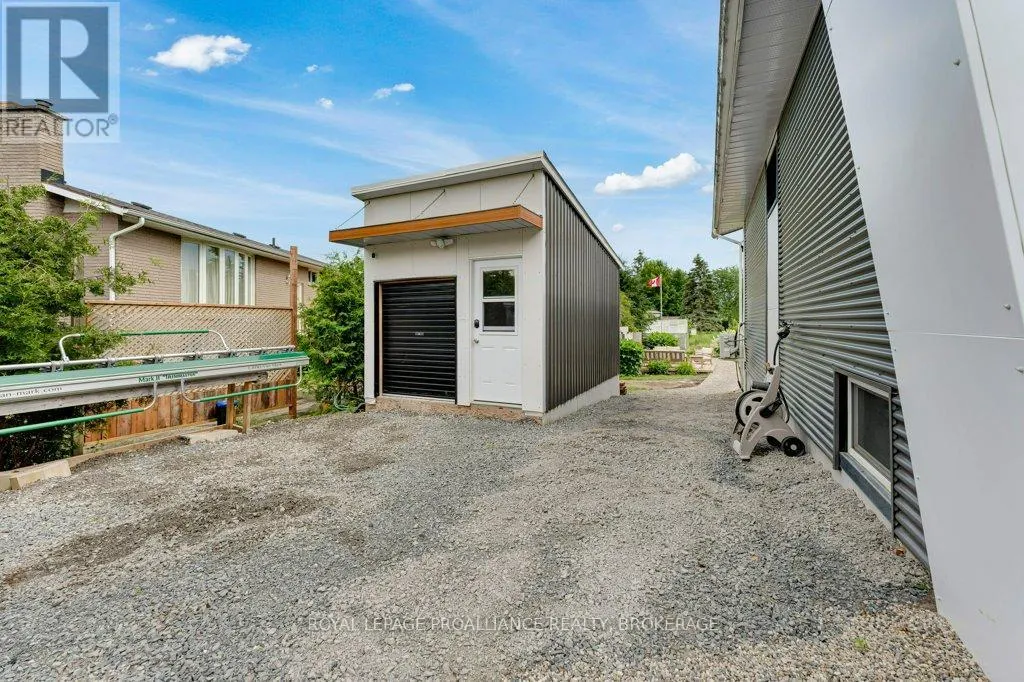 25 WILLOWBANK ROAD E