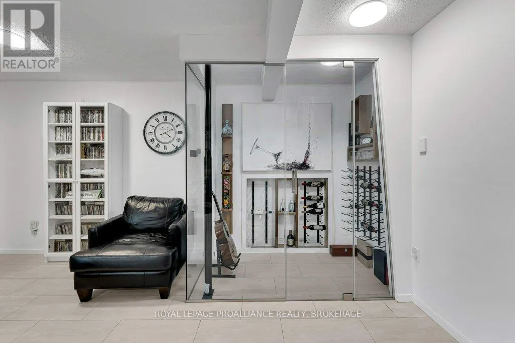 25 WILLOWBANK ROAD E