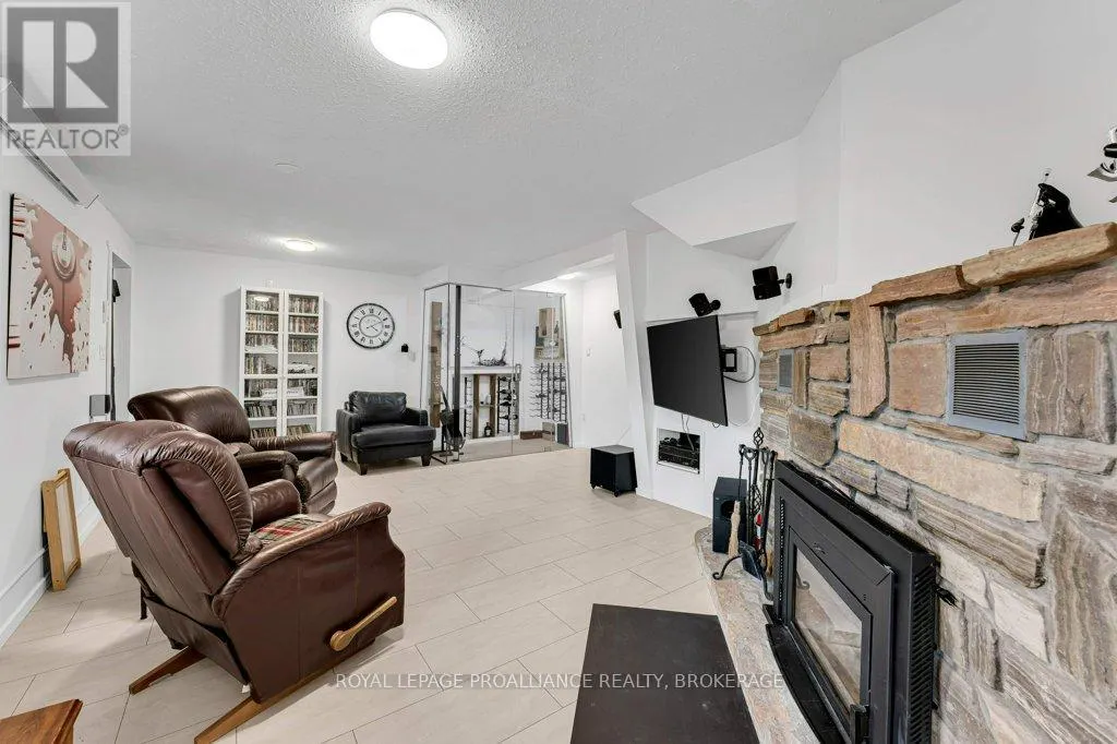 25 WILLOWBANK ROAD E
