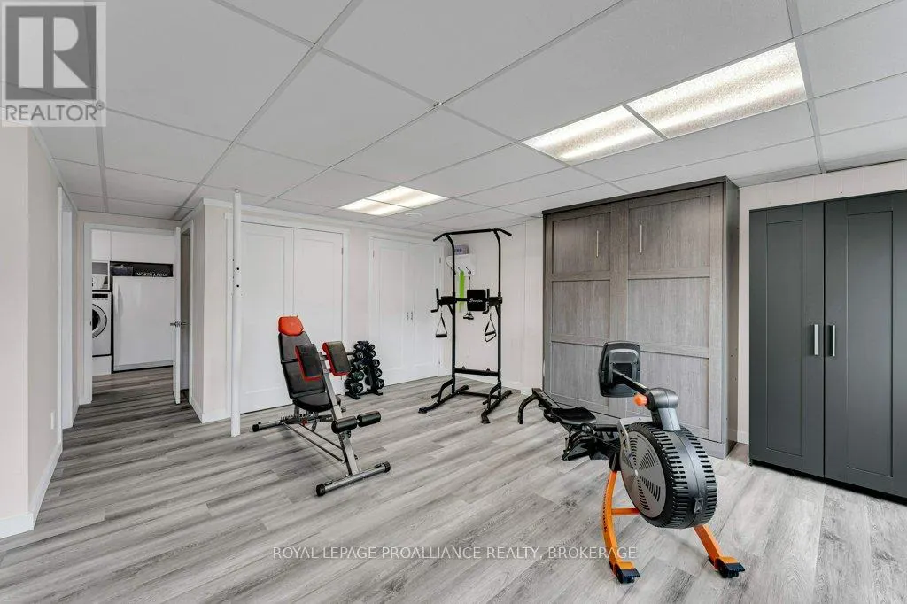 25 WILLOWBANK ROAD E