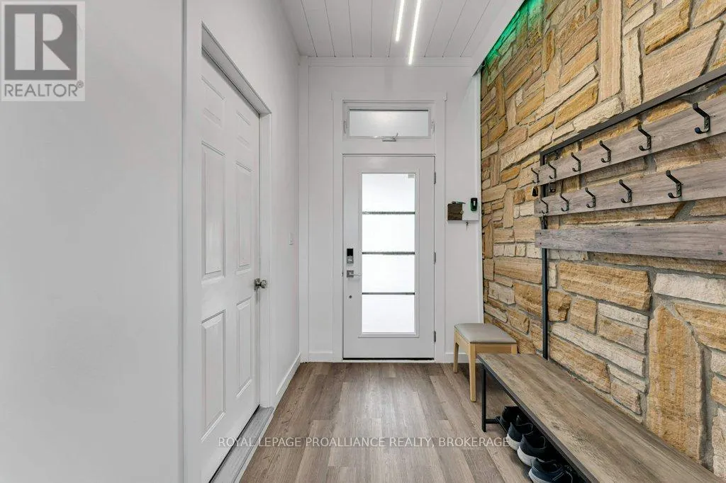 25 WILLOWBANK ROAD E