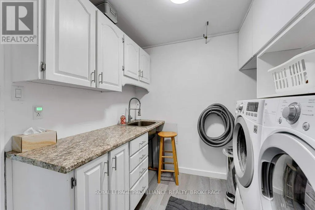 25 WILLOWBANK ROAD E