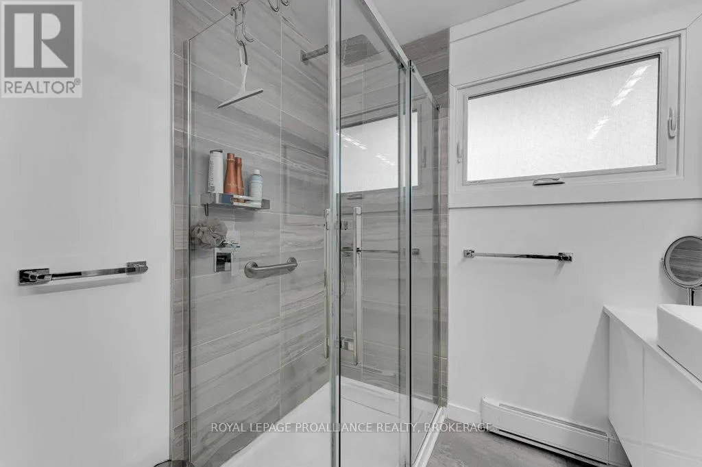 25 WILLOWBANK ROAD E