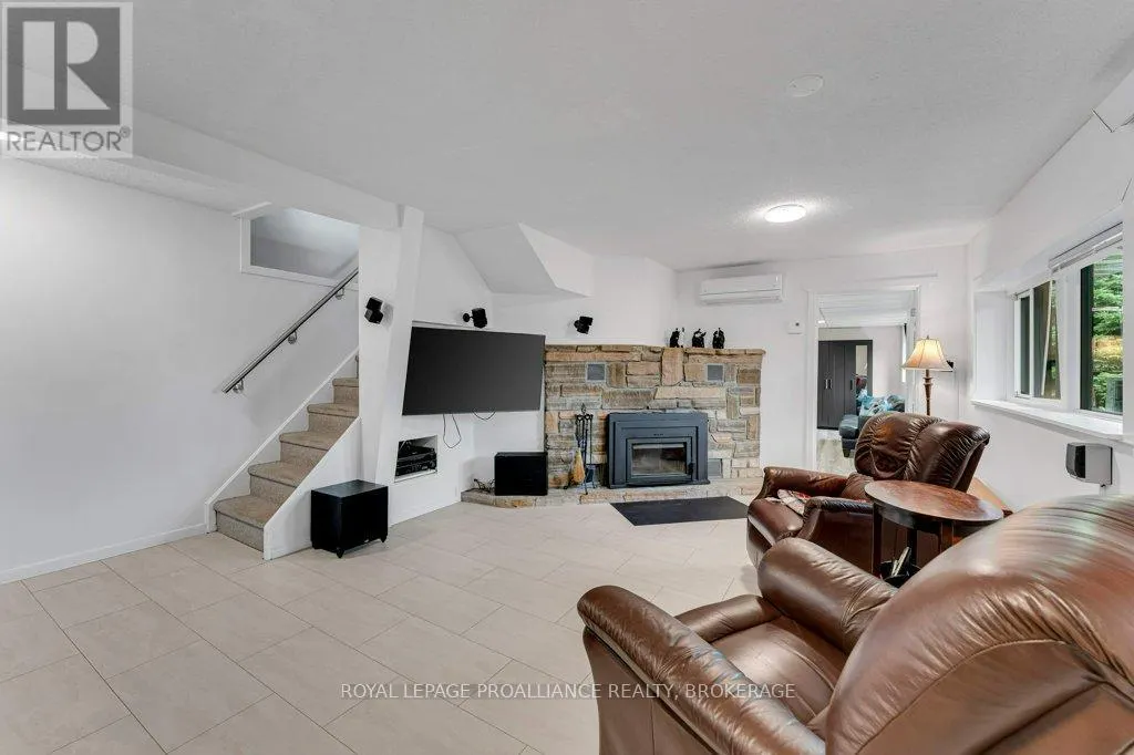 25 WILLOWBANK ROAD E