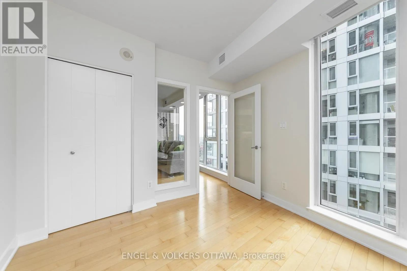 1103 - 40 NEPEAN STREET