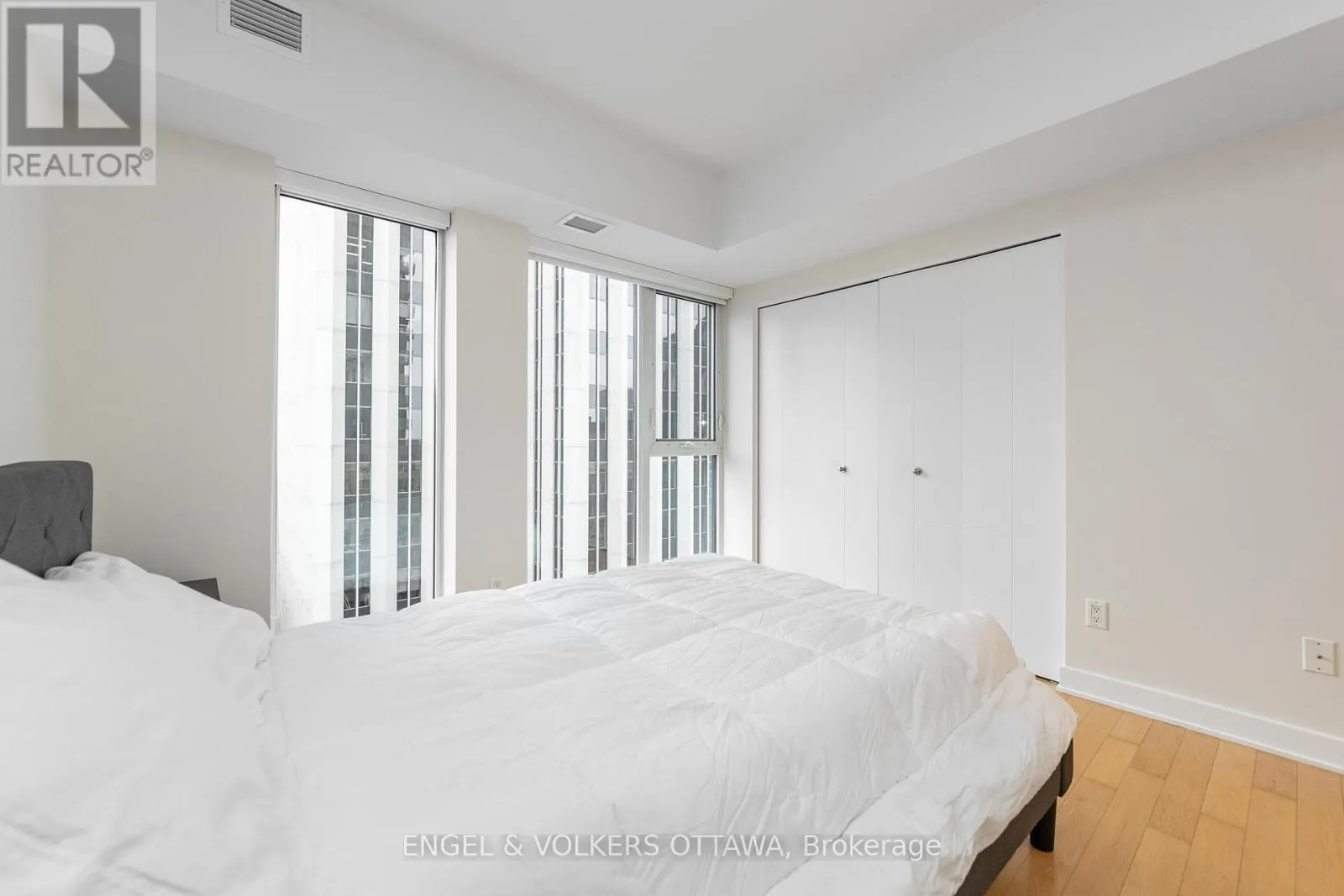 1103 - 40 NEPEAN STREET