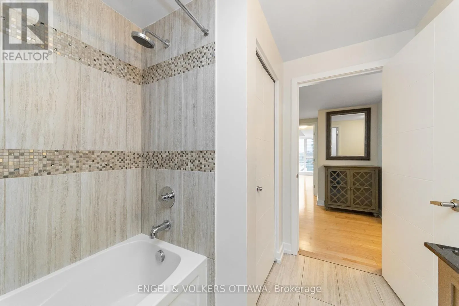 1103 - 40 NEPEAN STREET