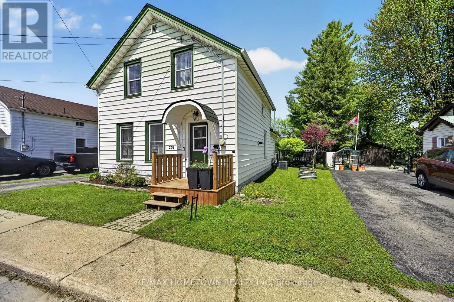 204 WOOD STREET E