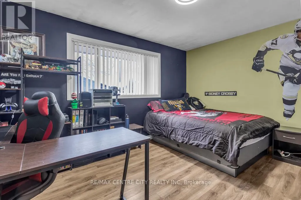 303 SIMCOE STREET