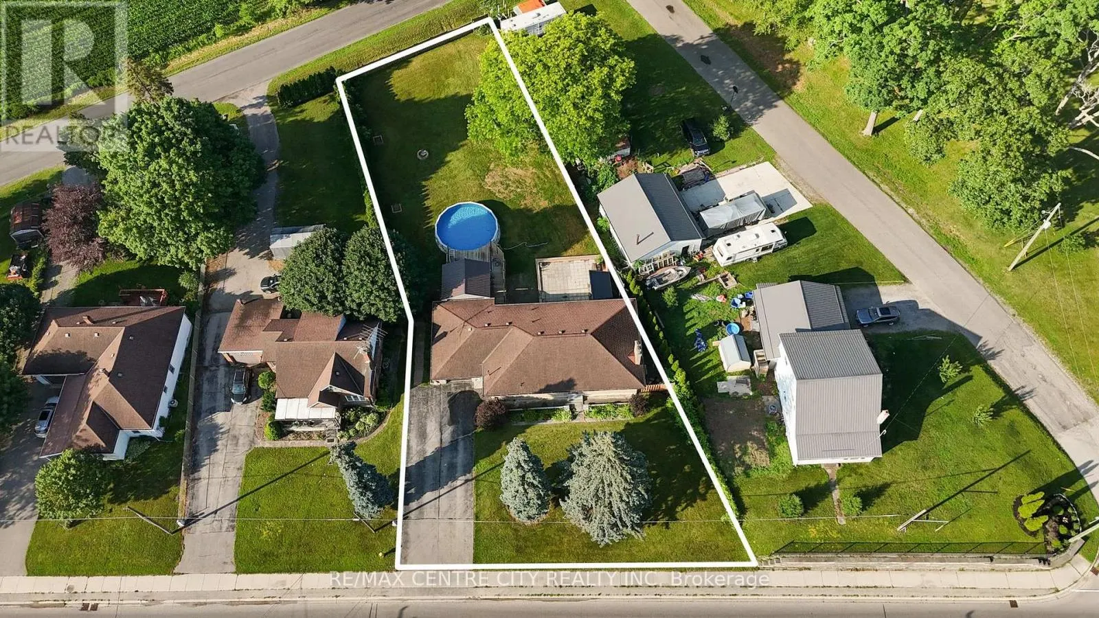 303 SIMCOE STREET