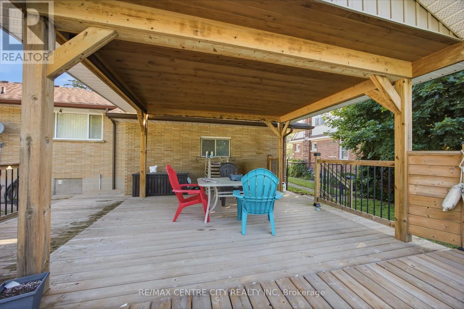 303 SIMCOE STREET