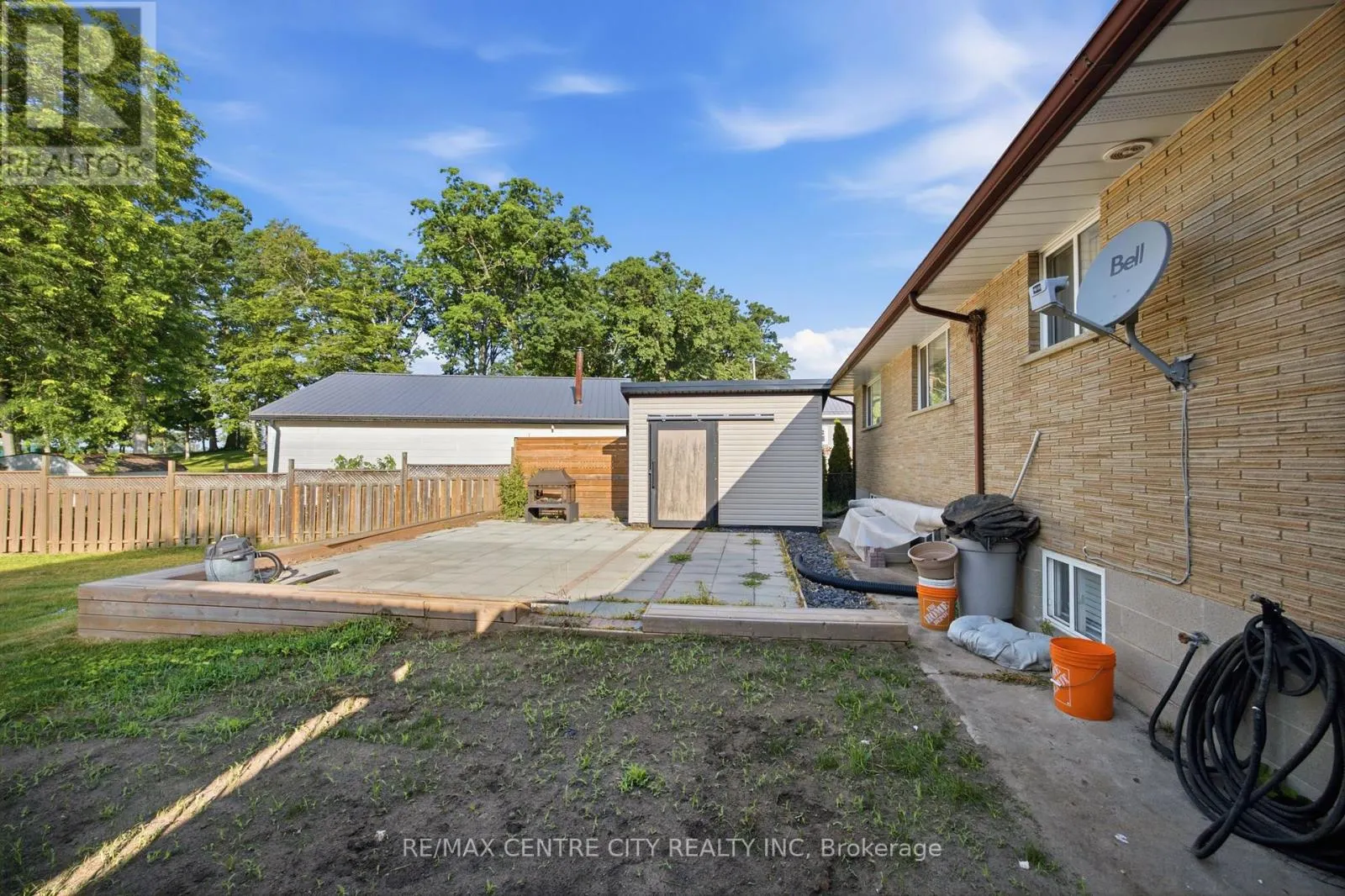 303 SIMCOE STREET