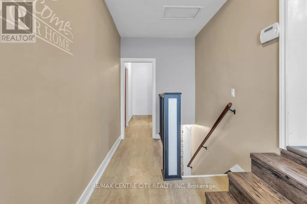 303 SIMCOE STREET