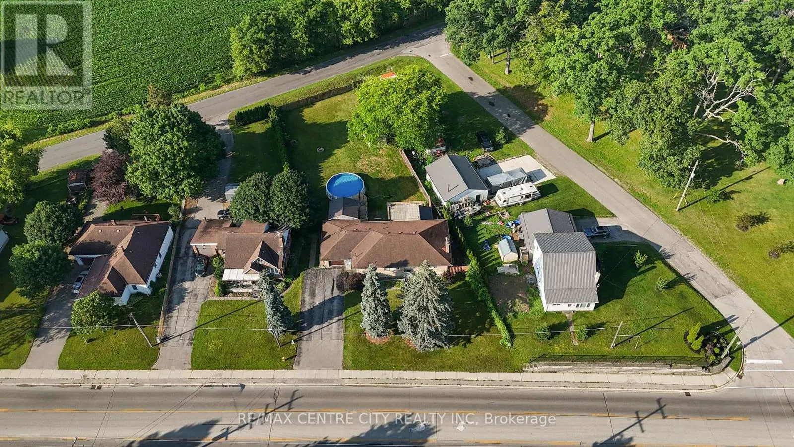 303 SIMCOE STREET