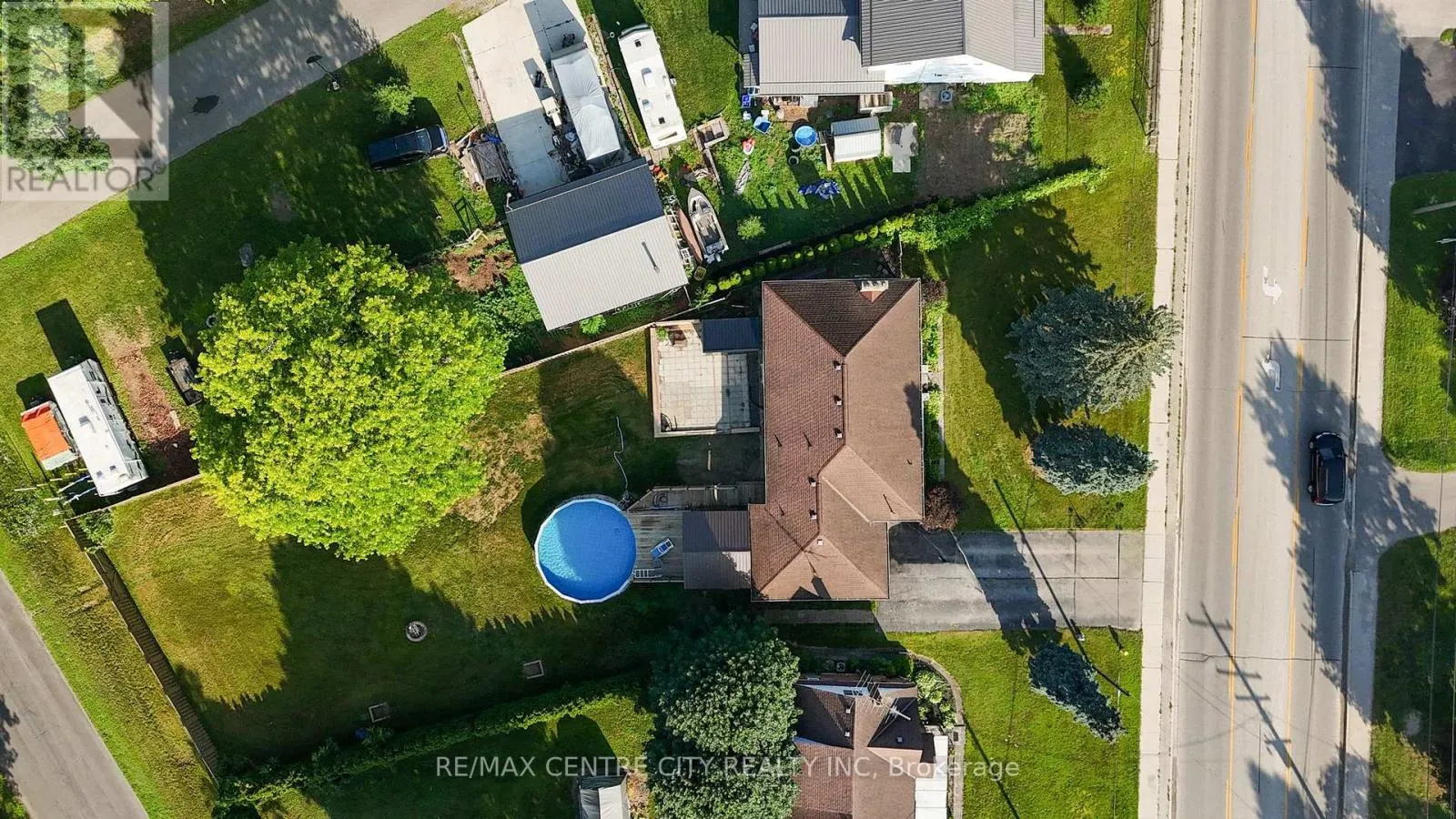 303 SIMCOE STREET
