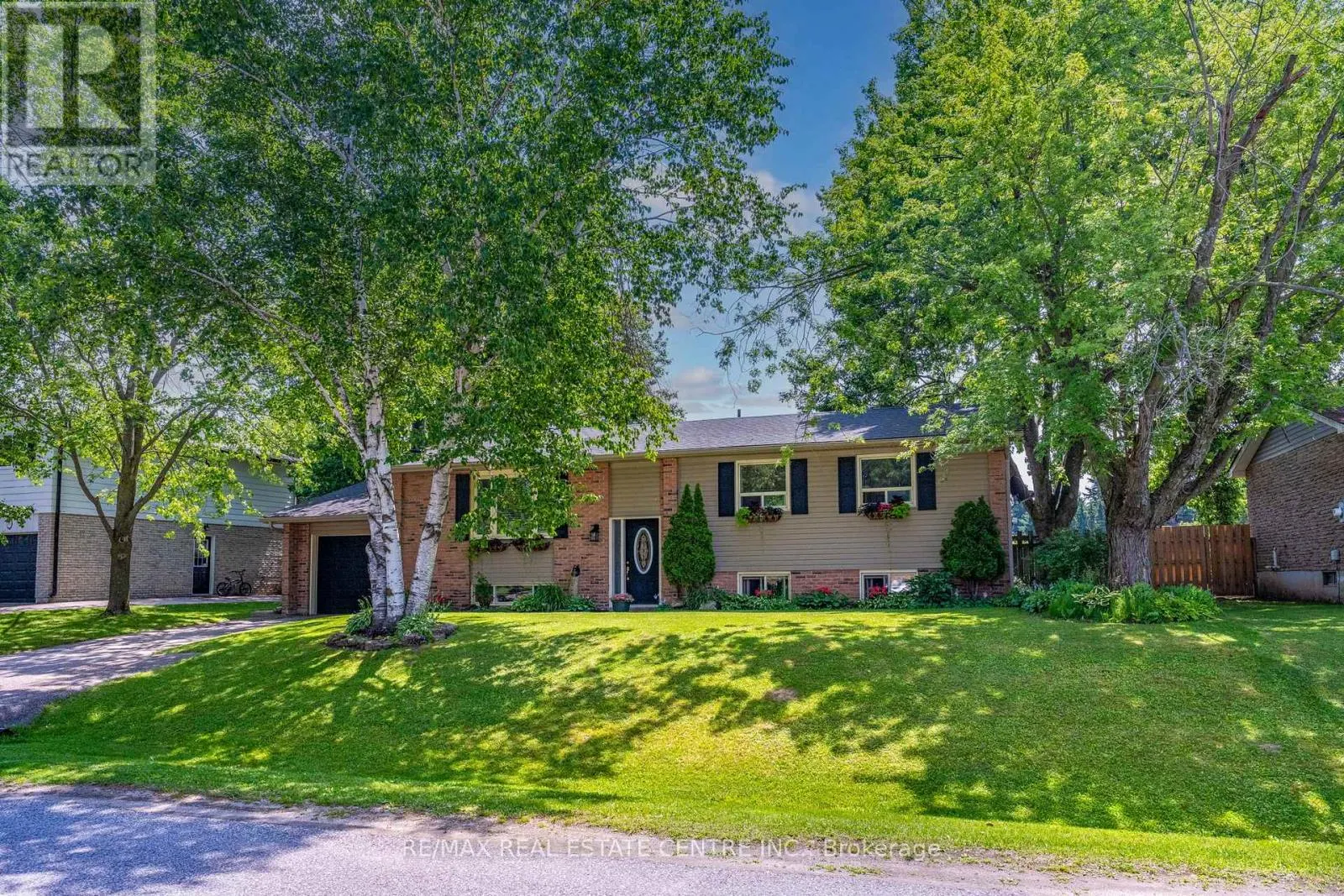 13 DOUGLAS CRESCENT