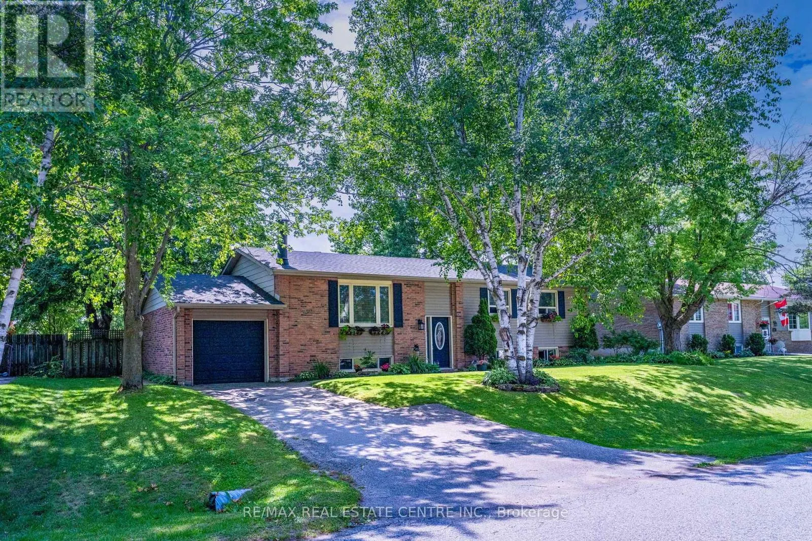 13 DOUGLAS CRESCENT