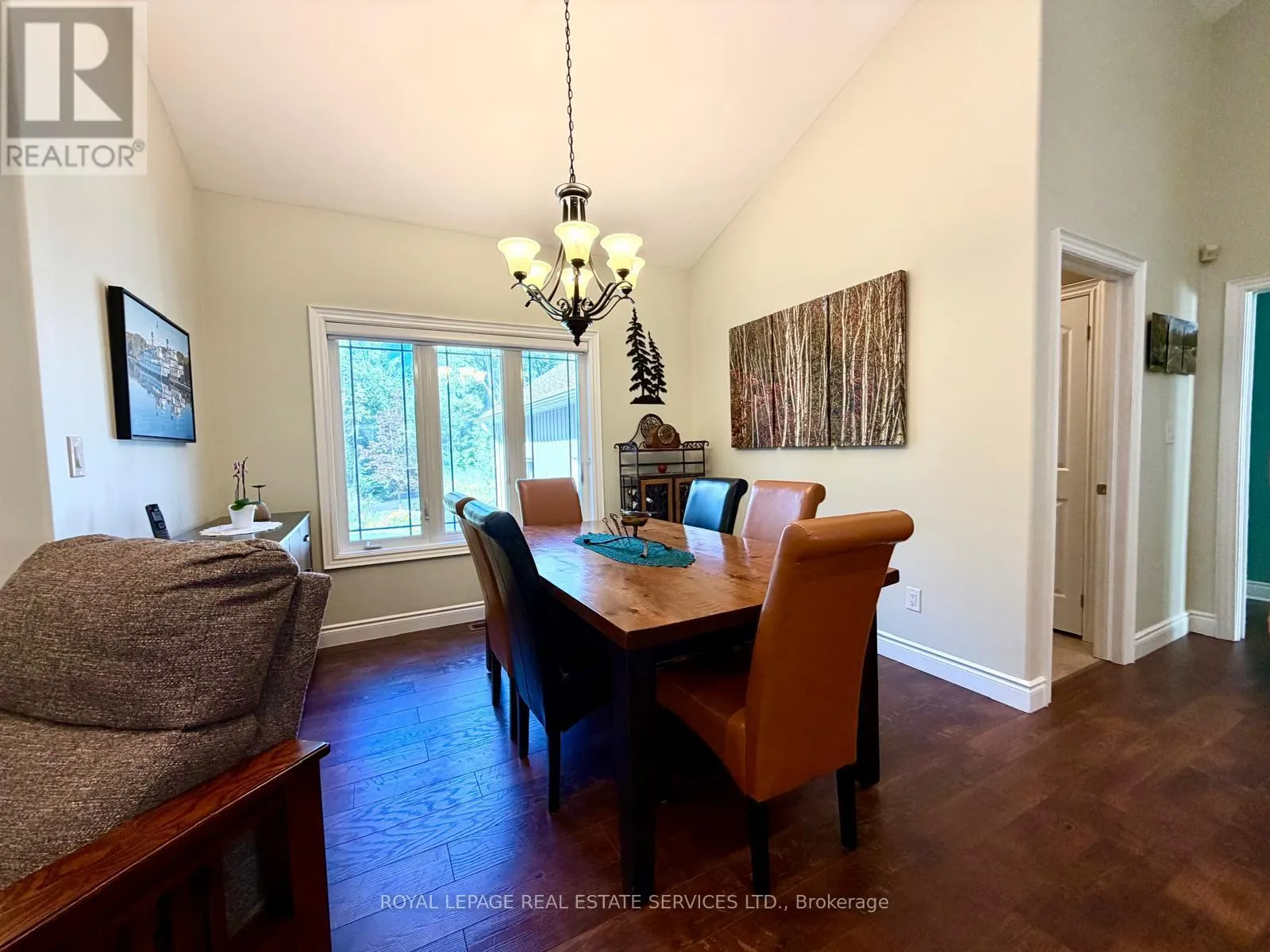 1045 TOWER CRESCENT