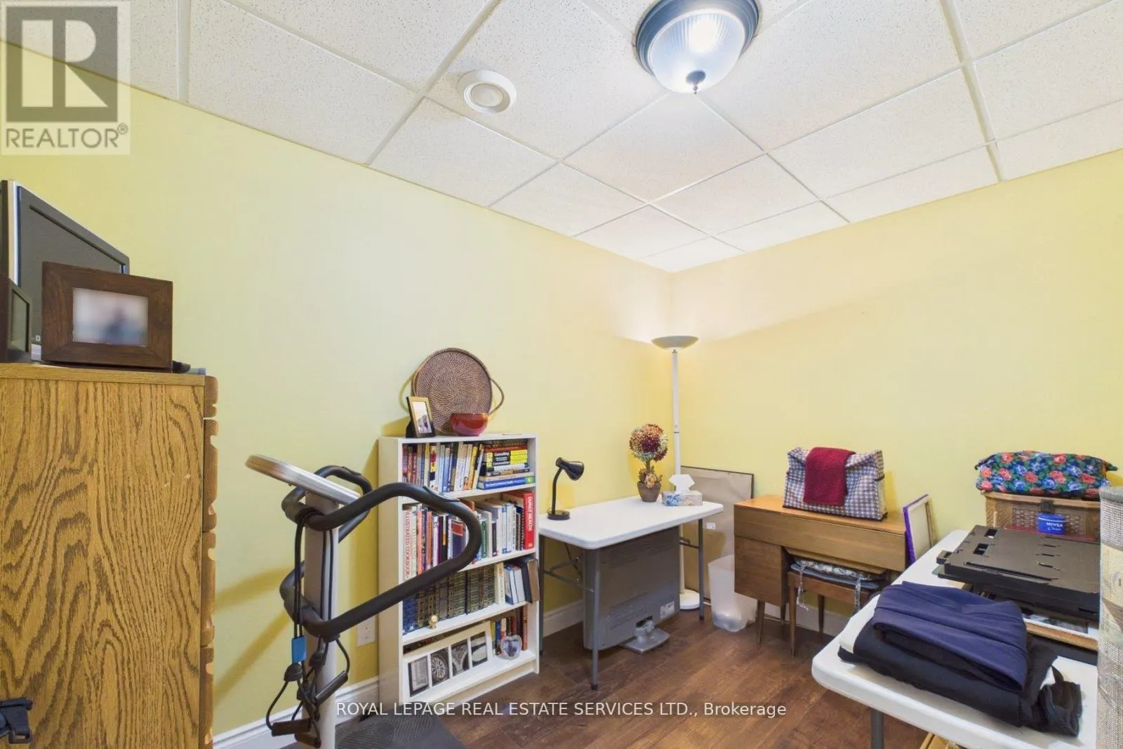 1045 TOWER CRESCENT