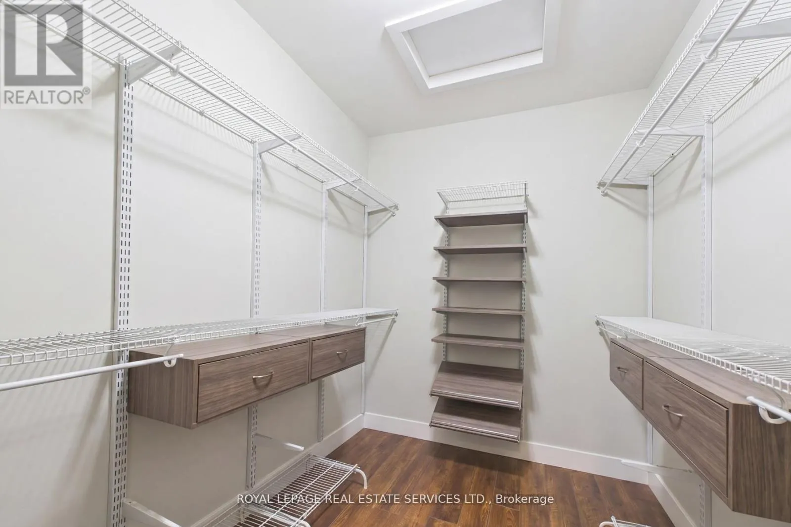 1045 TOWER CRESCENT