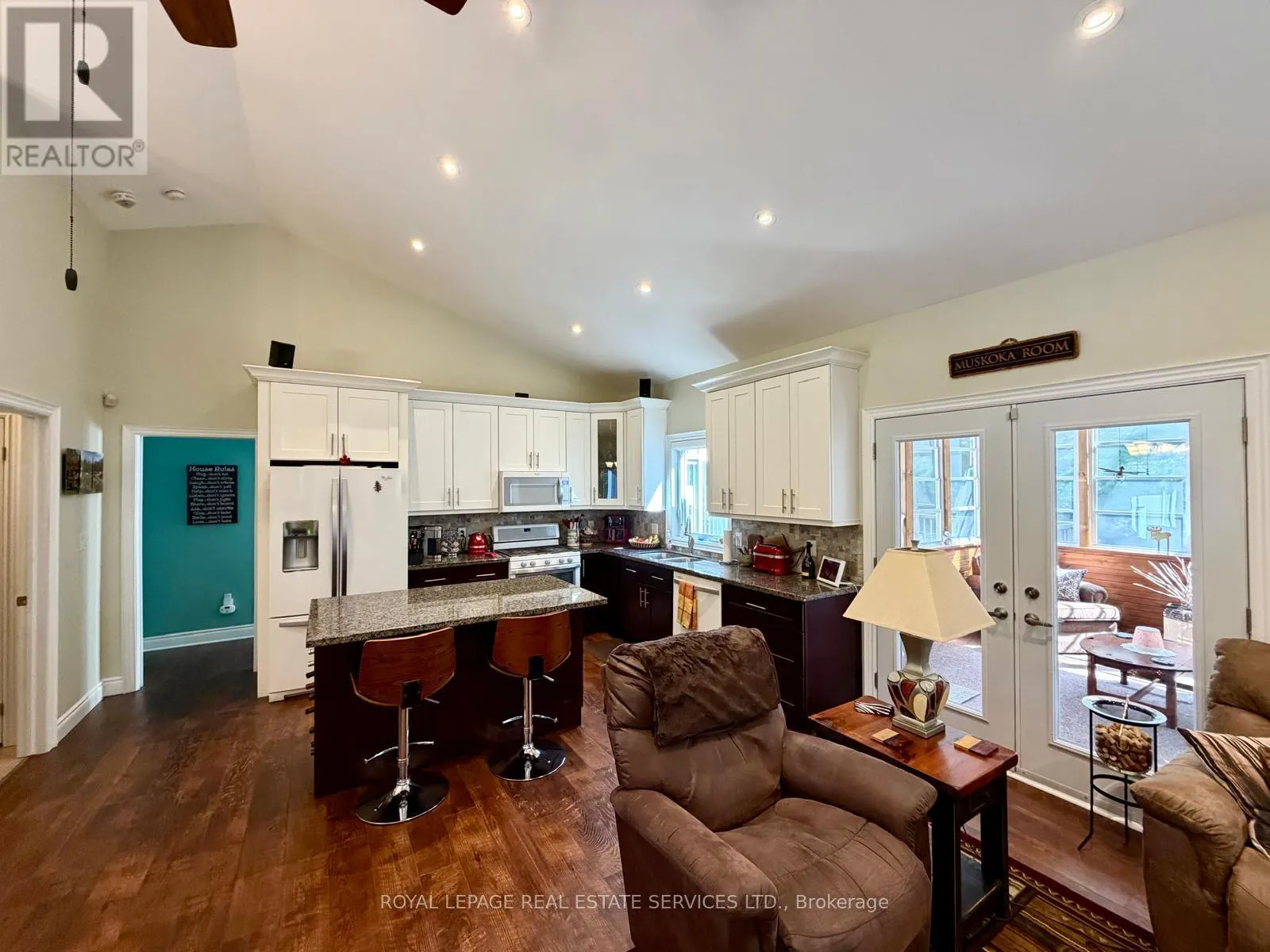 1045 TOWER CRESCENT