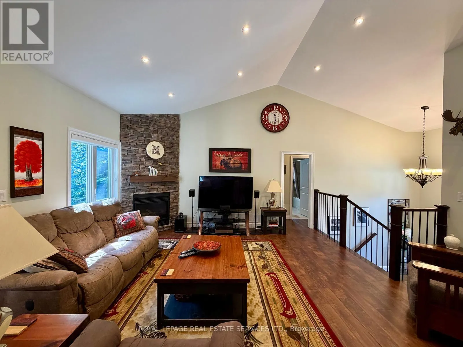 1045 TOWER CRESCENT