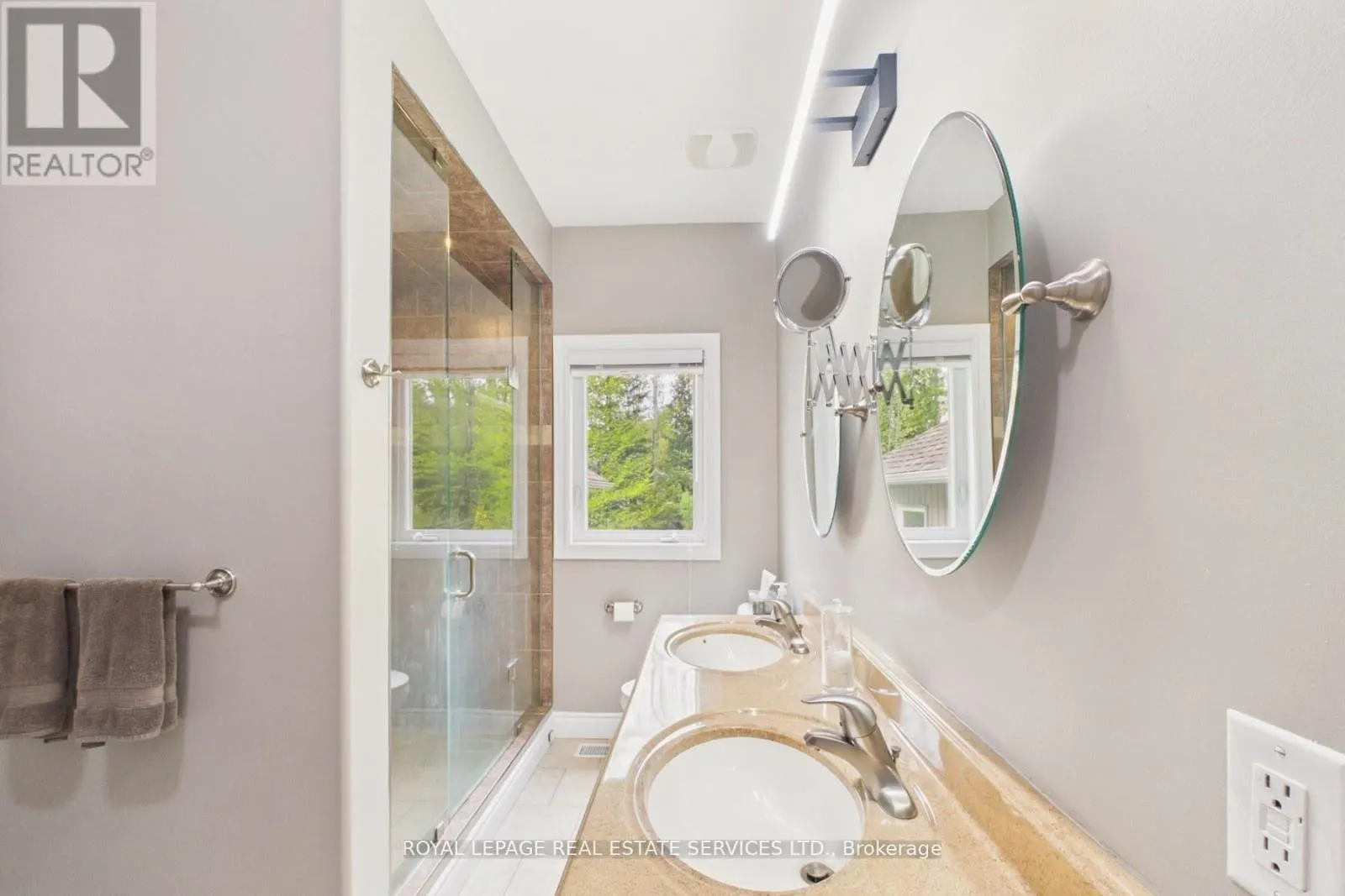 1045 TOWER CRESCENT