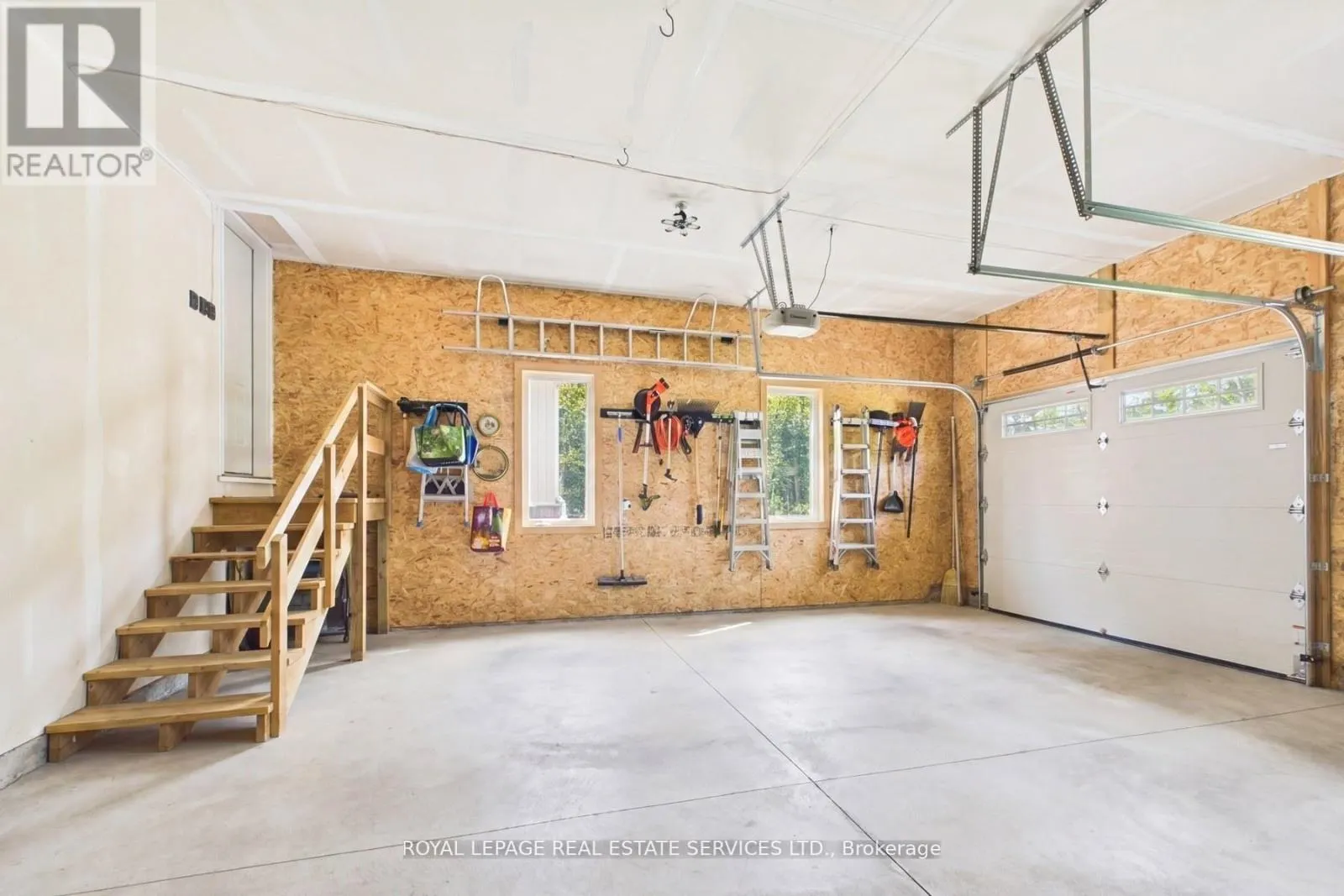 1045 TOWER CRESCENT