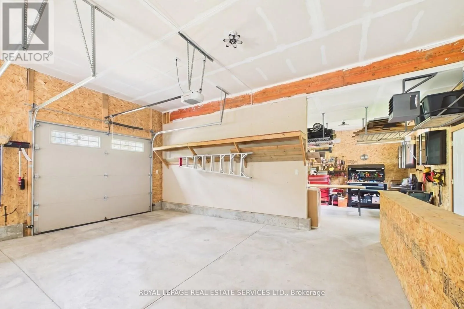 1045 TOWER CRESCENT